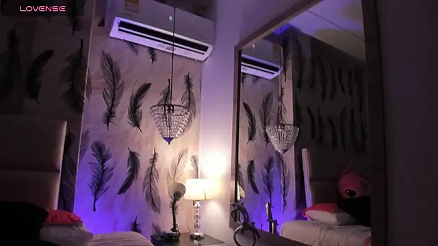 Snapshot of Vivi_prinncess chatting on 10, 10, 2025 Vivi prinncess online show from 10, 10, 2025