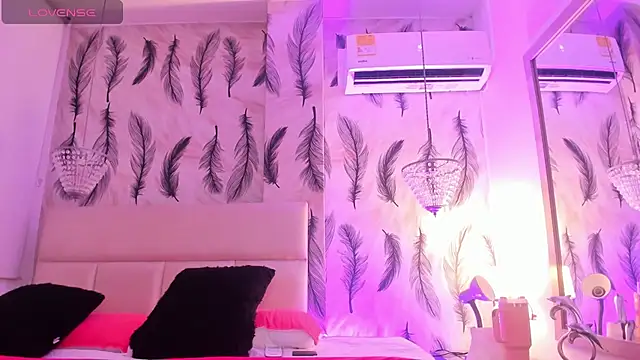 Snapshot of Vivi_prinncess chatting on 12, 10, 2025 Vivi prinncess online show from 12, 10, 2025