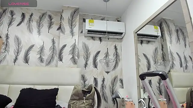 Snapshot of Vivi_prinncess chatting on 22, 10, 2025 Vivi prinncess online show from 22, 10, 2025