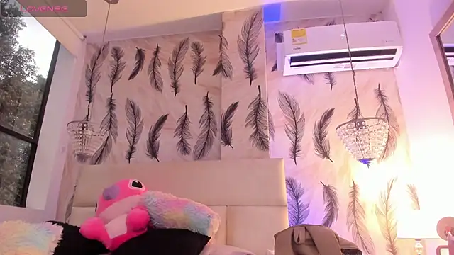 Snapshot of Vivi_prinncess chatting on 25, 10, 2025 Vivi prinncess online show from 25, 10, 2025