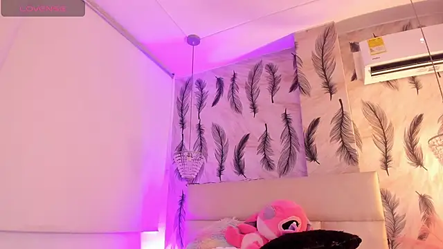 Snapshot of Vivi_prinncess chatting on 7, 11, 2025 Vivi prinncess online show from 7, 11, 2025