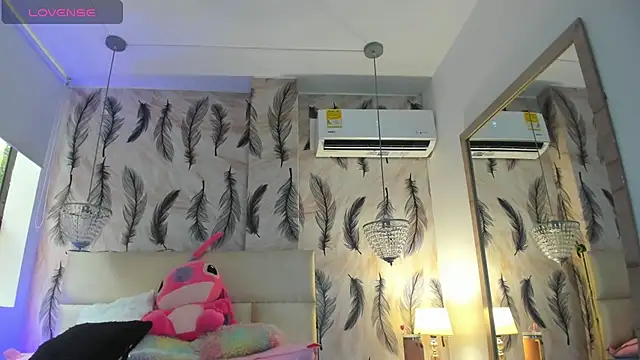 Snapshot of Vivi_prinncess chatting on 15, 11, 2025 Vivi prinncess online show from 15, 11, 2025