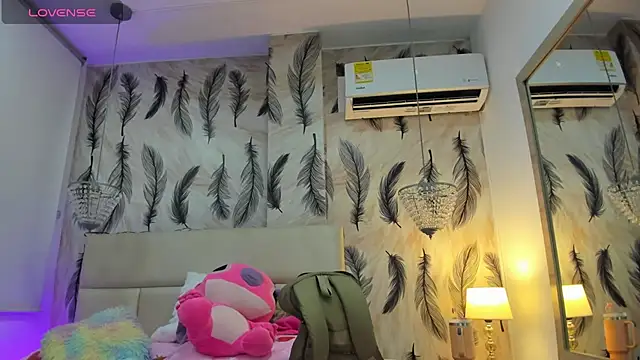 Snapshot of Vivi_prinncess chatting on 18, 11, 2025 Vivi prinncess online show from 18, 11, 2025