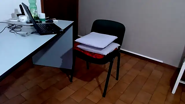 Miss-Mikaele online show from 5, 12, 2025