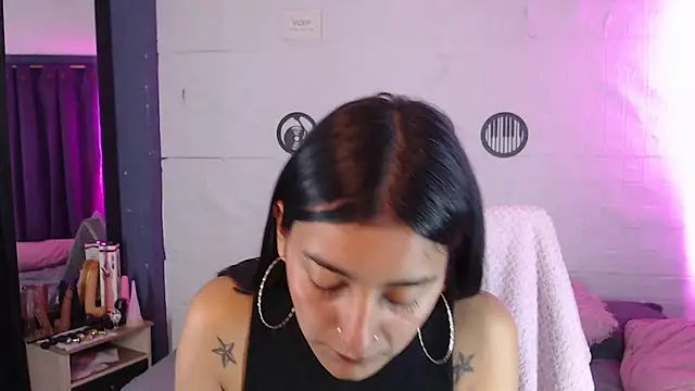 Snapshot of skinny_Yizz chatting on 22, 7, 2026 skinny Yizz online show from 22, 7, 2026