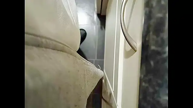 hairyuncut00 online show from 19, 1, 2025