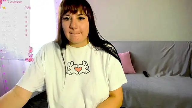 Snapshot of viki_love77 chatting on 6, 6, 2026 viki love77 online show from 6, 6, 2026