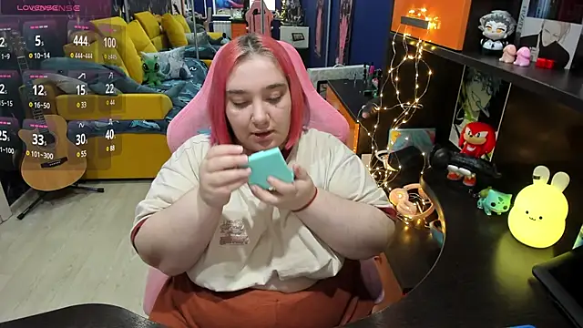 Softie Sofy online show from 4, 2, 2025