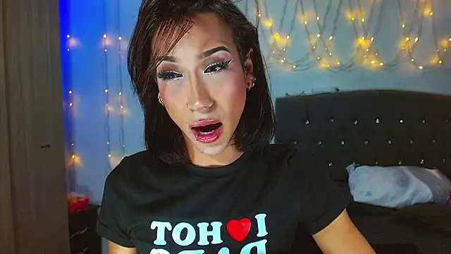 Kenisha Sweet online show from 4, 2, 2025