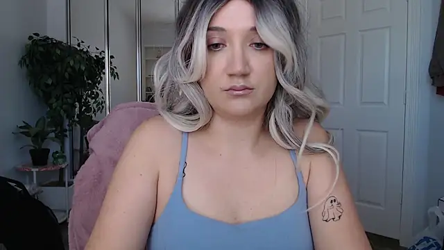 Snapshot of GoddessEmmy chatting on 7, 5, 2026 GoddessEmmy online show from 7, 5, 2026