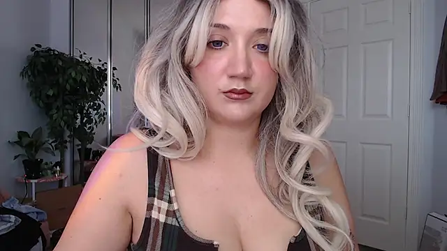 Snapshot of GoddessEmmy chatting on 4, 6, 2026 GoddessEmmy online show from 4, 6, 2026