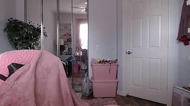 Snapshot of GoddessEmmy chatting on 24, 6, 2026 GoddessEmmy online show from 24, 6, 2026