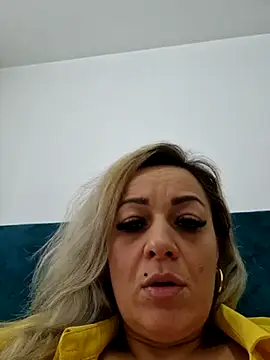 Snapshot of Ruxy42ETT chatting on 3, 3, 2025 Ruxy42ETT online show from 3, 3, 2025