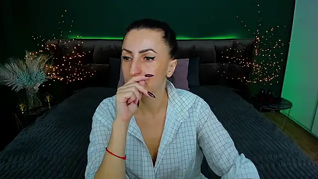 Rebecca Diamond online show from 5, 3, 2025