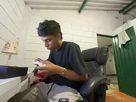 Max TheHorseDick online show from 24, 11, 2025