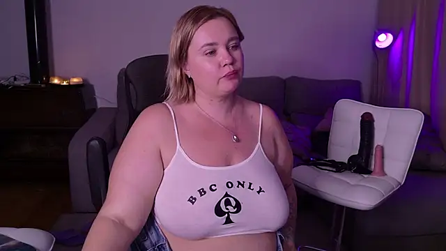 Snapshot of MargotGrey chatting on 8, 3, 2025 MargotGrey online show from 8, 3, 2025