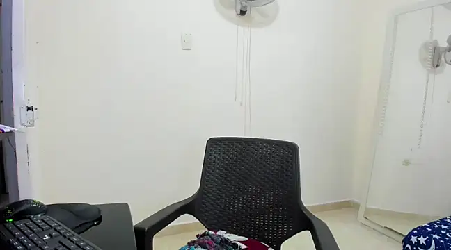 Snapshot of HUGEBOOBS_MILF chatting on 14, 2, 2025 HUGEBOOBS MILF online show from 14, 2, 2025