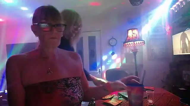 Snapshot of COUPLE4VOYEUR01 chatting on 27, 9, 2025 COUPLE4VOYEUR01 online show from 27, 9, 2025