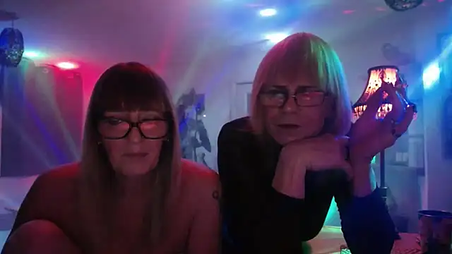 Snapshot of COUPLE4VOYEUR01 chatting on 8, 11, 2025 COUPLE4VOYEUR01 online show from 8, 11, 2025