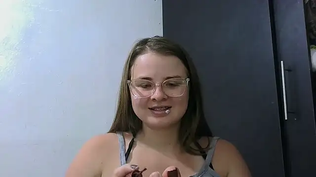 Snapshot of HellenMiyer1111 chatting on 21, 4, 2026 HellenMiyer1111 online show from 21, 4, 2026