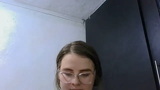 Snapshot of HellenMiyer1111 chatting on 28, 5, 2026 HellenMiyer1111 online show from 28, 5, 2026