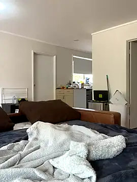 Demure Whore online show from 1, 12, 2025