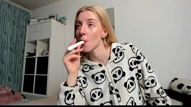 KenzieDawton online show from 16, 3, 2025