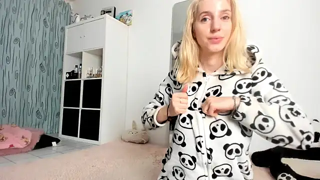 KenzieDawton online show from 11, 10, 2025