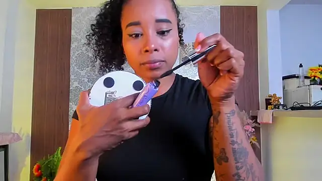 Snapshot of kelly_thomson chatting on 6, 11, 2025 kelly thomson online show from 6, 11, 2025