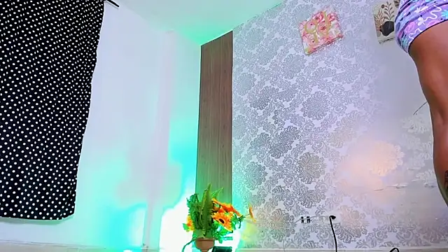 Snapshot of kelly_thomson chatting on 8, 11, 2025 kelly thomson online show from 8, 11, 2025