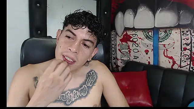 Snapshot of Strongernastyx chatting on 1, 12, 2024 Strongernastyx online show from 1, 12, 2024