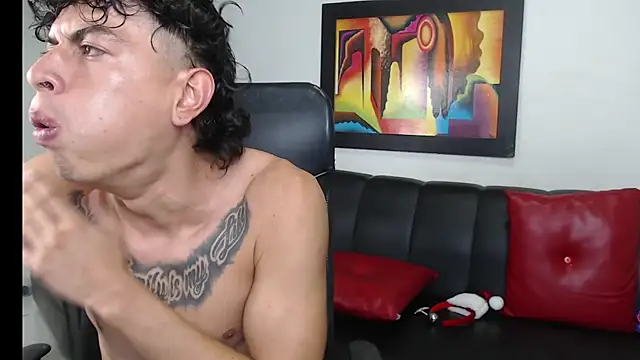 Snapshot of Strongernastyx chatting on 28, 12, 2024 Strongernastyx online show from 28, 12, 2024