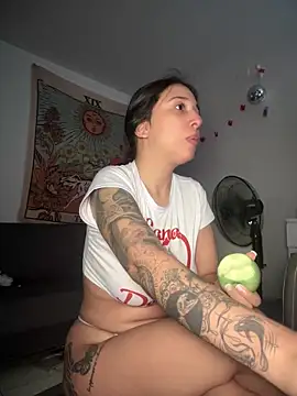 kiaraglam2 online show from 8, 11, 2025