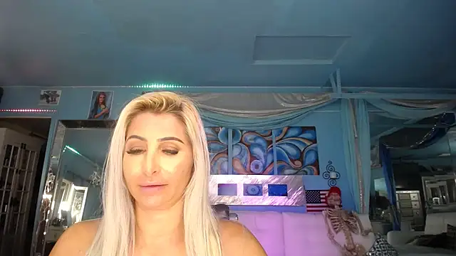 ADRIANNA FOX online show from 31, 1, 2025