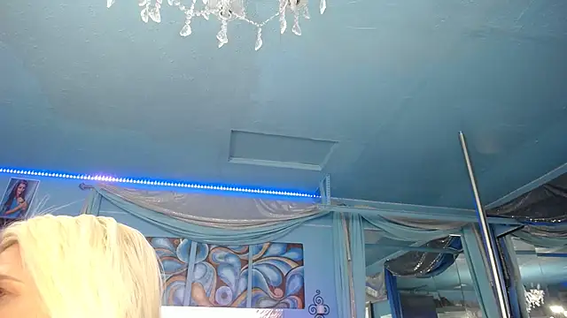 ADRIANNA FOX online show from 14, 10, 2025