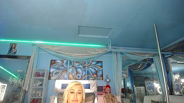 Snapshot of ADRIANNA_FOX chatting on 4, 2, 2026 ADRIANNA FOX online show from 4, 2, 2026