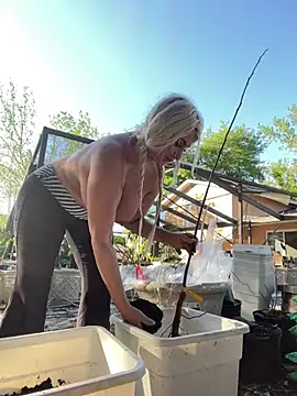 Snapshot of ADRIANNA_FOX chatting on 20, 3, 2026 ADRIANNA FOX online show from 20, 3, 2026