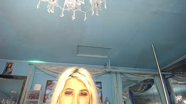 Snapshot of ADRIANNA_FOX chatting on 23, 3, 2026 ADRIANNA FOX online show from 23, 3, 2026