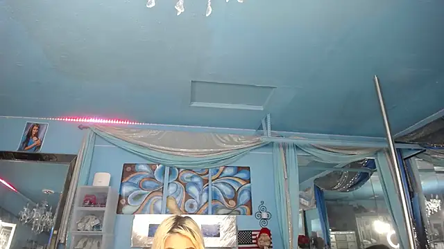 Snapshot of ADRIANNA_FOX chatting on 14, 4, 2026 ADRIANNA FOX online show from 14, 4, 2026