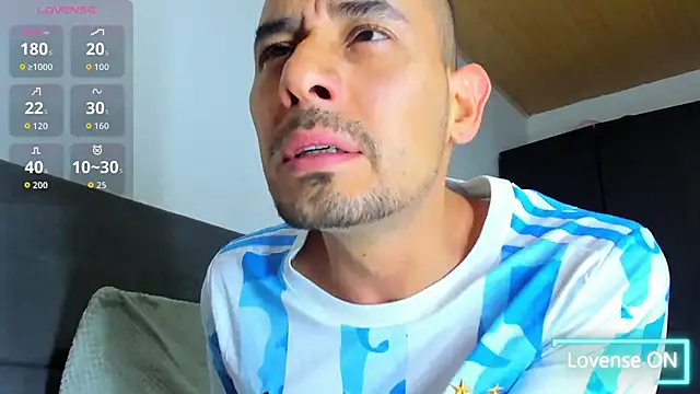 jhonyalzate2 online show from 12, 11, 2025