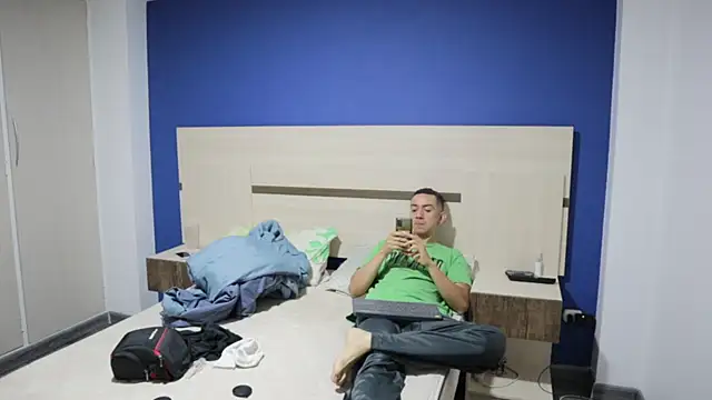 Snapshot of funcouple1985 chatting on 4, 12, 2024 funcouple1985 online show from 4, 12, 2024