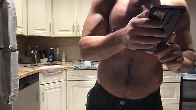 Snapshot of BigGuyMuscle chatting on 7, 6, 2026 BigGuyMuscle online show from 7, 6, 2026