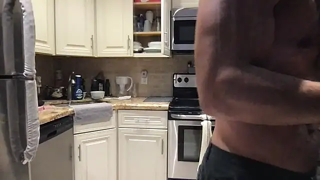 Snapshot of BigGuyMuscle chatting on 18, 6, 2026 BigGuyMuscle online show from 18, 6, 2026