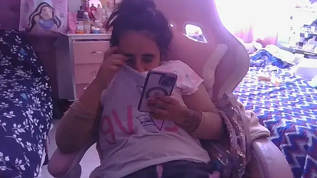 Snapshot of annarose19 chatting on 29, 4, 2026 annarose19 online show from 29, 4, 2026