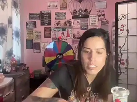 Snapshot of latinacubana chatting on 23, 12, 2024 latinacubana online show from 23, 12, 2024