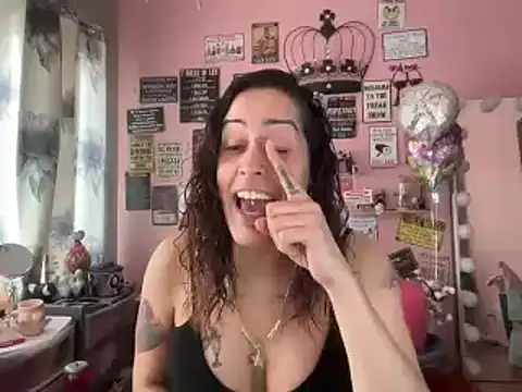 Snapshot of latinacubana chatting on 7, 1, 2025 latinacubana online show from 7, 1, 2025