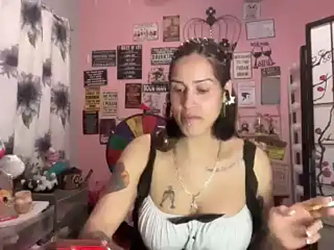 Snapshot of latinacubana chatting on 18, 1, 2025 latinacubana online show from 18, 1, 2025