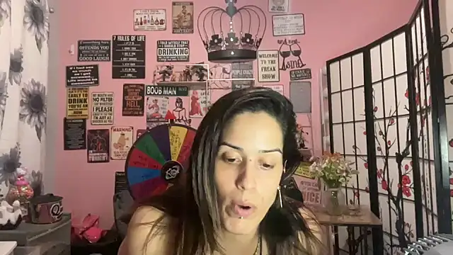 Snapshot of latinacubana chatting on 1, 2, 2025 latinacubana online show from 1, 2, 2025