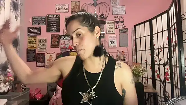 Snapshot of latinacubana chatting on 1, 2, 2025 latinacubana online show from 1, 2, 2025