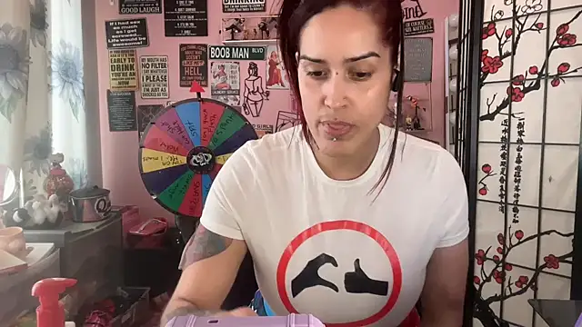 Snapshot of latinacubana chatting on 23, 2, 2025 latinacubana online show from 23, 2, 2025